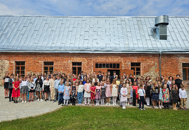 Peipsiääre vald tunnustas koolide tublisid õpilasi.png