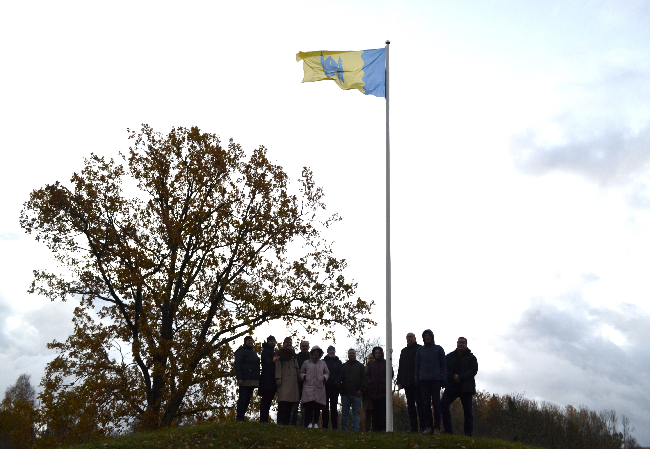 Peipsiääre valla 7. sünnipäeva tähistati vallalipu heiskamisega.png