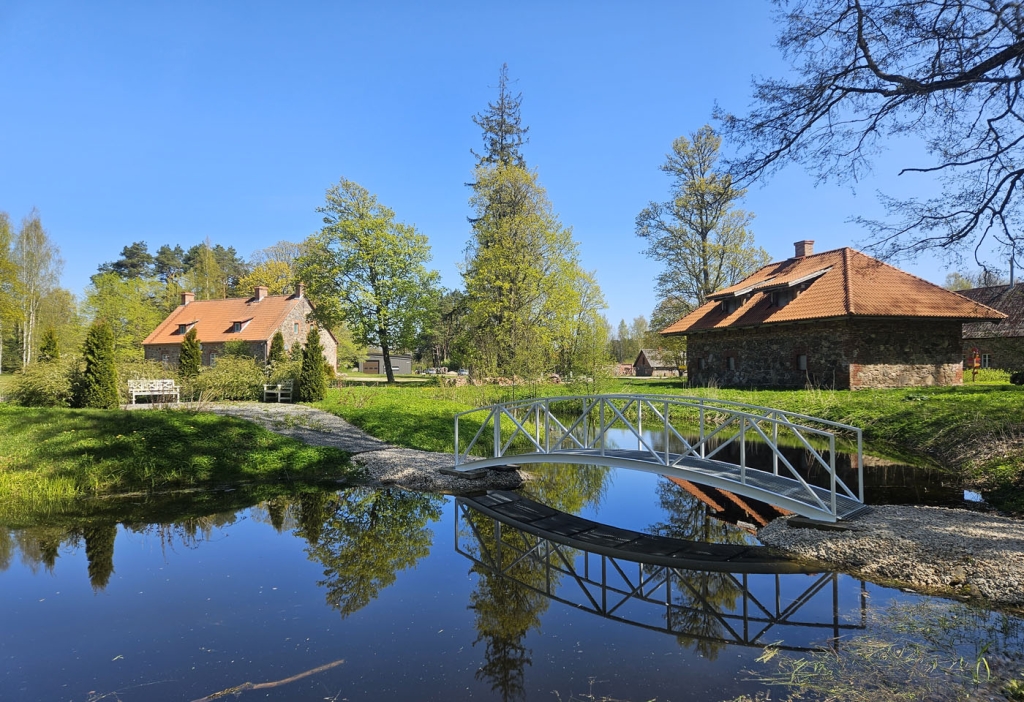 valminud on Alatskivi mõisatiigi uus sild.jpg