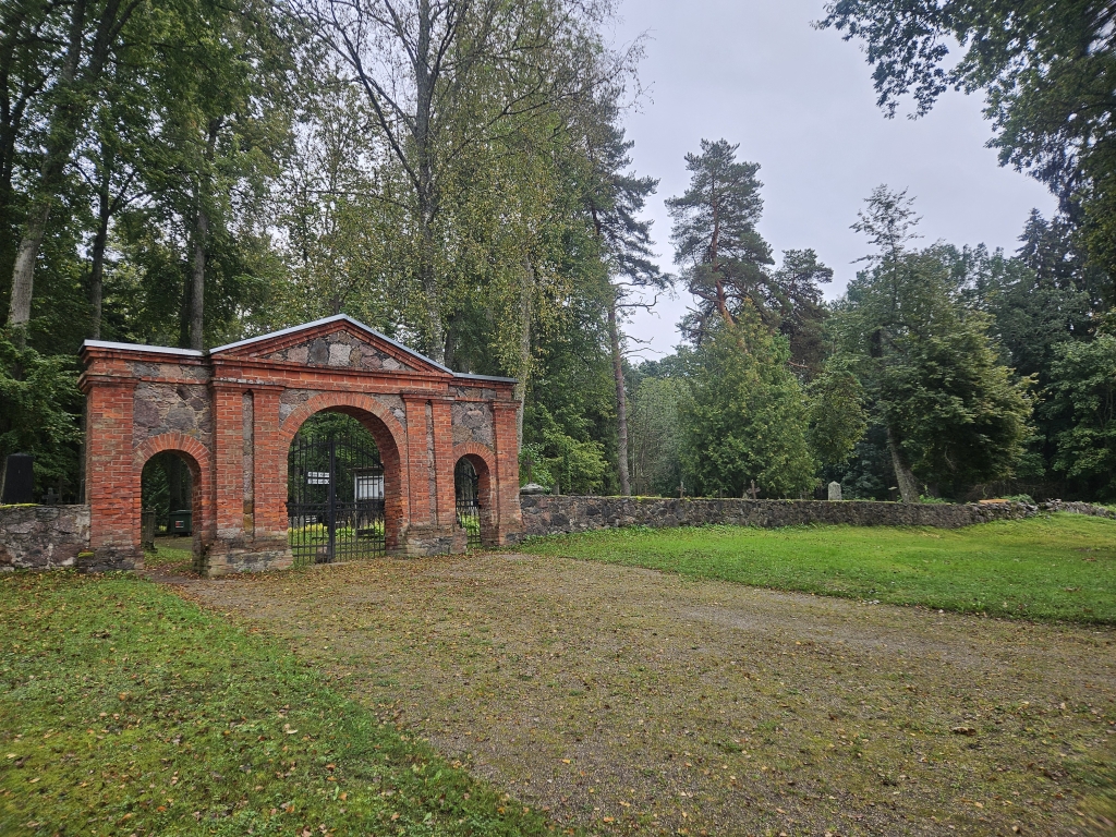 Alatskivi kalmistu.jpg